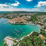 Apartamento Amazing Apartment In Malinska With Wifi