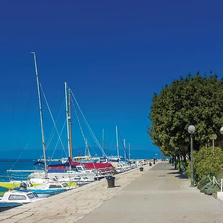 Amazing Apartment In Malinska With Wifi *