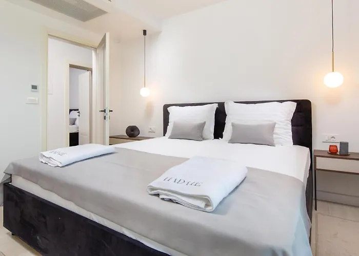 Amazing Apartment In Malinska With Wifi *